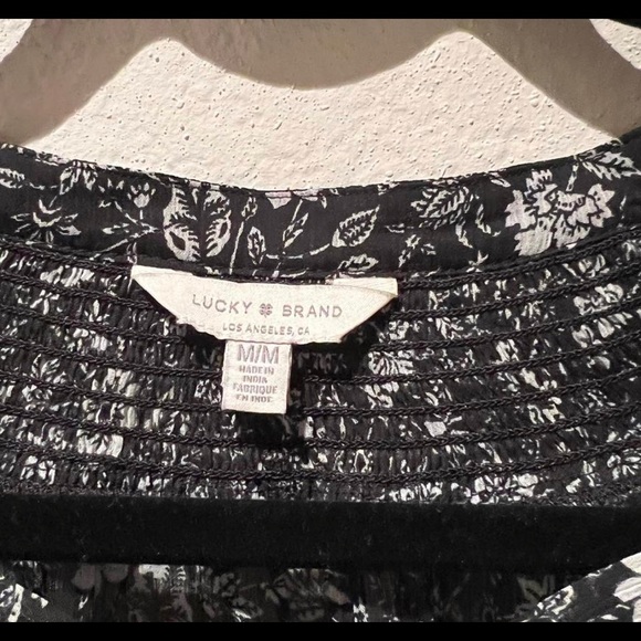 super cute lucky brand long sleeved blouse! perf condition and no signs of wear - Picture 3 of 4